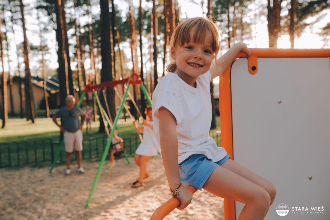 Resort Stara Wies Załęcze Małe Bagian luar foto